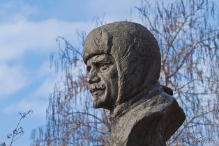 Памятник Г.Я. Седову в Ростове-на-Дону. Источник изображения: http://img-fotki.yandex.ru/get/5001/vvbelik.2/0_4e36f_381916_XXL.jpg