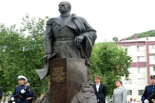 Памятник адмиралу Г.И. Невельскому на Сахалине. Источник изображения: http://sakhvesti.ru/p/big/skr_20072013211244.jpg