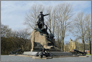 Памятник С.О. Макарову в Кронштадте. Источник изображения: http://static.panoramio.com/photos/large/91150264.jpg