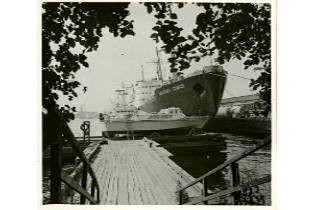 «Михаил Сомов» в Ленинградском порту. 1960-е гг. (?). Фотография из фототеки ЦБНТИ ММФ. Музей морского флота