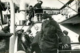 О.Ю. Шмидт на ледорезе «Федор Литке». Фотография из собрания Музея морского флота