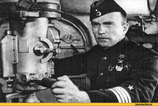 И.А. Колышкин. 1942 г. Источник изображения:
http://img0.joyreactor.cc/pics/comment/%D0%B2%D0%B5%D1%89%D0%B8-%D0%BA%D0%BE%D1%82%D0%BE%D1%80%D1%8B%D0%B5-%D0%BC%D0%B5%D0%BD%D1%8F-%D1%80%D0%B0%D0%B7%D0%B4%D1%80%D0%B0%D0%B6%D0%B0%D1%8E%D1%82-592536.jpeg