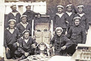 Инструктора Кронштадтской водолазной школы. Источник изображения:
https://voenflot.ru/wp-content/uploads/2018/07/11-2.jpg