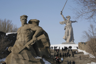 Мемориал подвигам защитников Сталинрада на Мамаевом кургане. Фото из архива члена СП России, капитана 1-го ранга В. Шигина