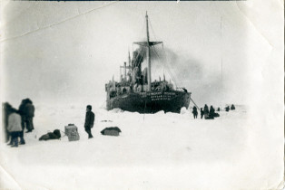 Пароход «Челюскин» во льдах. 1933–1934 гг. (?). Из фондов музея