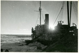 Л/к «Таймыр» во льдах. 1938 г. Из фондов Музея морского флота
